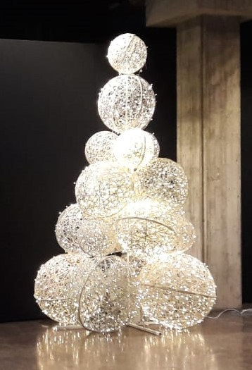Noleggio Albero Natale Light ball 3,5m a Milano